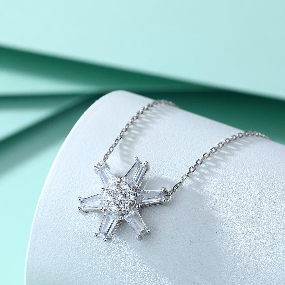 925 Sterling Silver Zircon Snowflake Pendant Necklace
